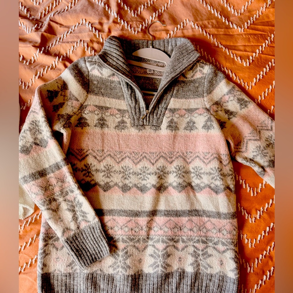 Size small NWOT quarter zip sweater